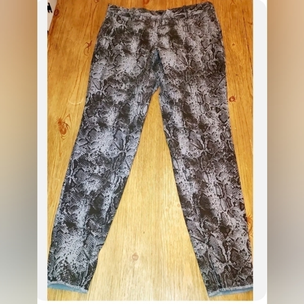 The Limited Women's Snakeskin Print Exact Stretch Pants Size 8.